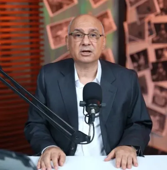 من نطحة زيدان إلى يد سواريز.. ياسر ثابت يستعرض محطات تاريخية غيّرت وجه المونديال