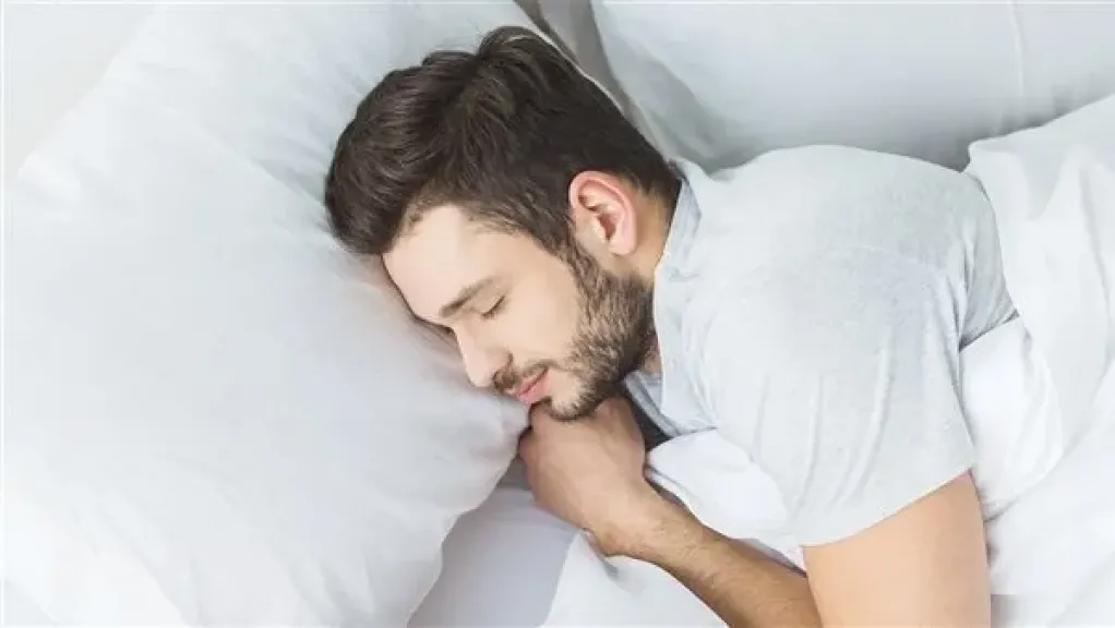 النوم أقل من المعتاد قد يؤدي إلى زيادة الوزن خلال أسابيع