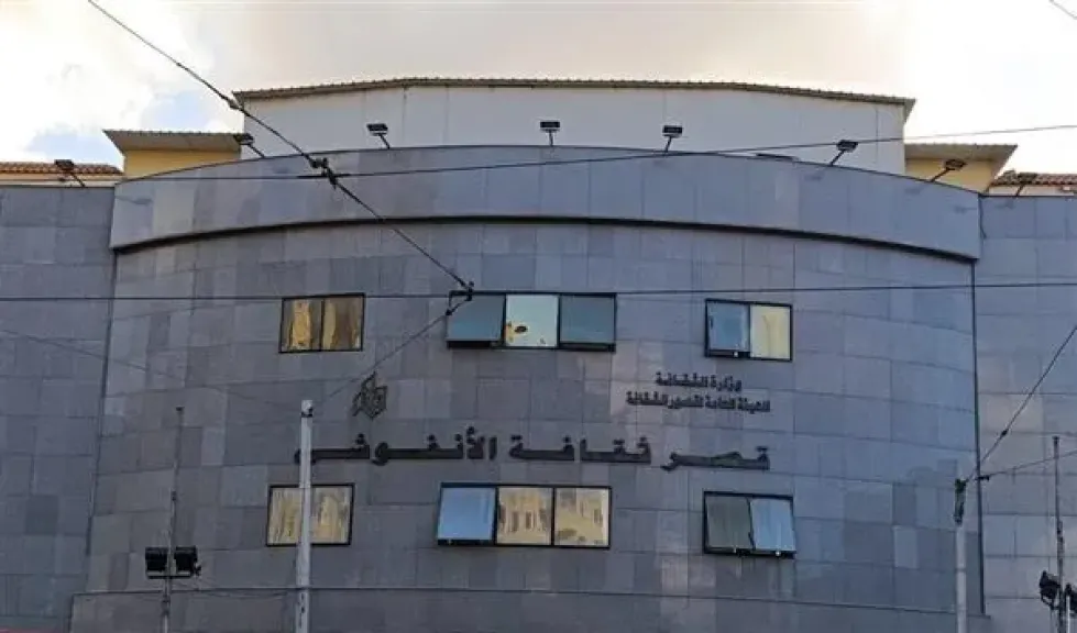 فرقة الأنفوشي للإيقاعات الشرقية تتألق في حفل كامل العدد بالإسكندرية