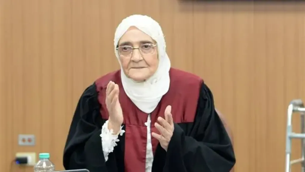 آمال إسماعيل: تزوجت في سن الـ14 وحُرمت من التعليم.. وحققت حلم الدكتوراه في الـ83