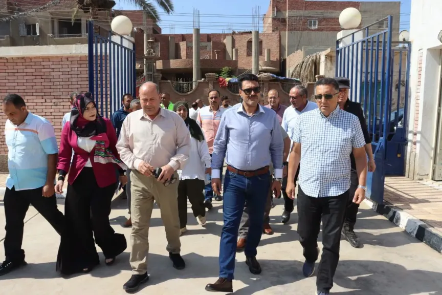 محافظ القليوبية يتفقد محطة معالجة صرف صحي الكوم الأحمر.. صور