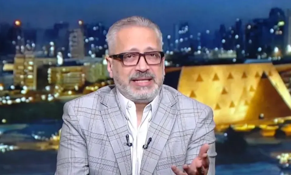 تامر أمين: هل نلعب كرة القدم في بطولات الفيفا من أجل الاستمتاع والعدالة أم لصالح الرعاة والمستثمرين؟