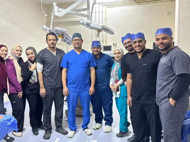 إنقاذ قدم طفلة من البتر في جراحة ميكروسكوبية بمستشفى الفيوم