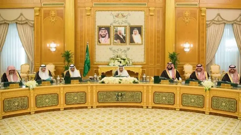 مجلس الوزراء السعودي يدين الاعتداءات الإيرانية المتكررة على السفن التجارية في مضيق هرمز