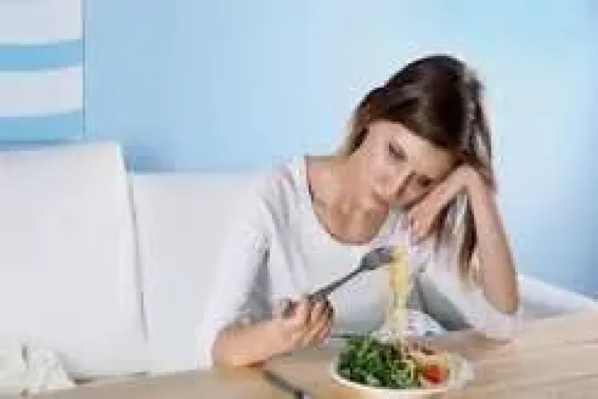 لماذا تقل شهيتنا في الصيف ونعشق الأكل في الشتاء؟.. استشاري يكشف السر