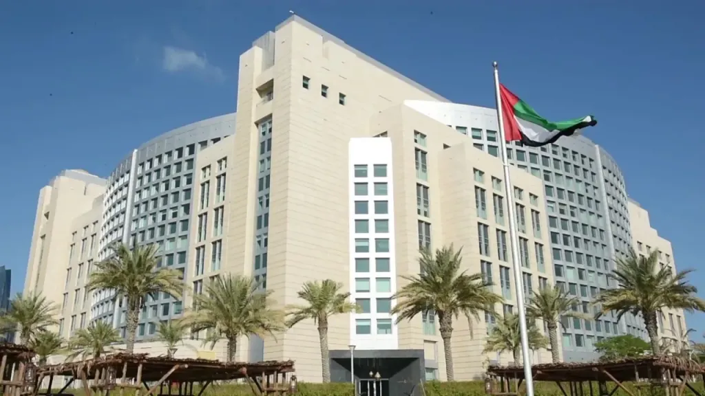 الإمارات تدين بشدة تجدد الهجمات الإيرانية على البحرين والكويت وقطر والأردن