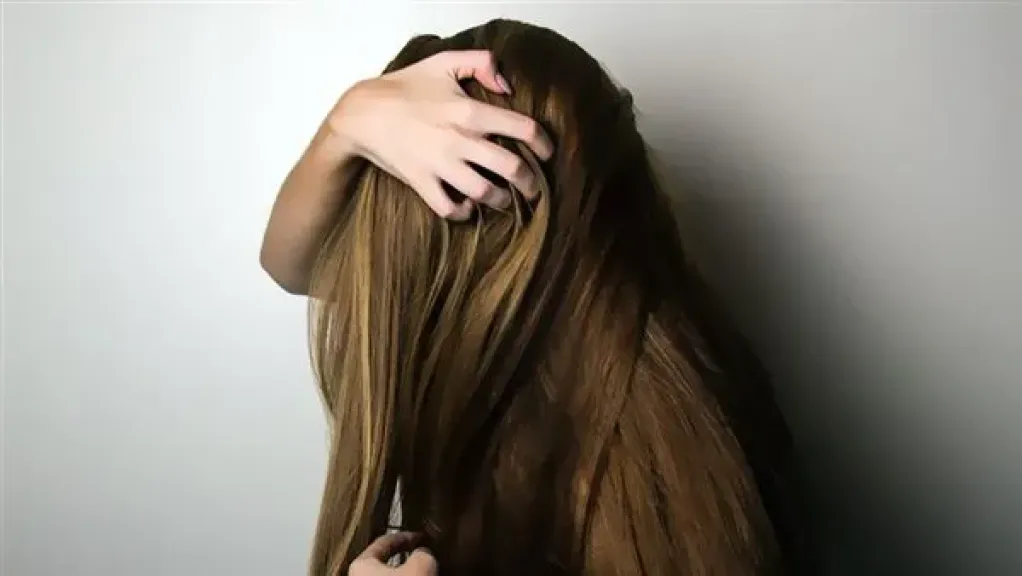 وصفات طبيعية تساعد على علاج هيشان الشعر.. خطوات بسيطة لاستعادة النعومة واللمعان