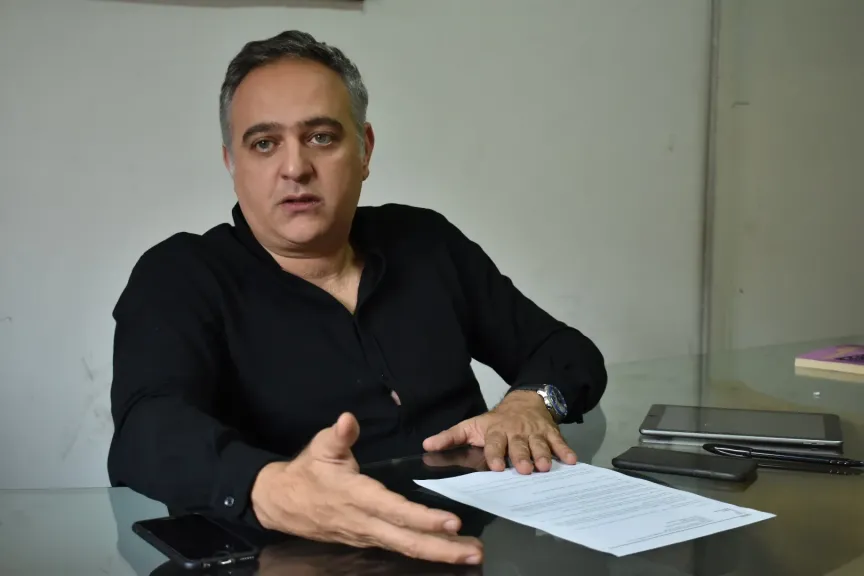 محمد حفظي: أجور مساعدي بعض الفنانين تصل لـ 50 ألف جنيه يوميا.. ونعاني من ارتفاع تكاليف الصناعة