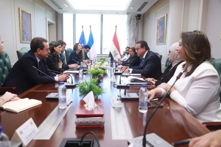 وزير الصحة يعلن استلام شحنة مساعدات طبية فرنسية جديدة تزن 21 طناً لدعم المستشفيات المصرية