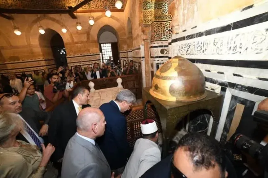 وزير السياحة ومحافظ القاهرة والقائم بأعمال السفير الأمريكي بالقاهرة يفتتحون القبة الضريحية للسلطان الأشرف قايتباي