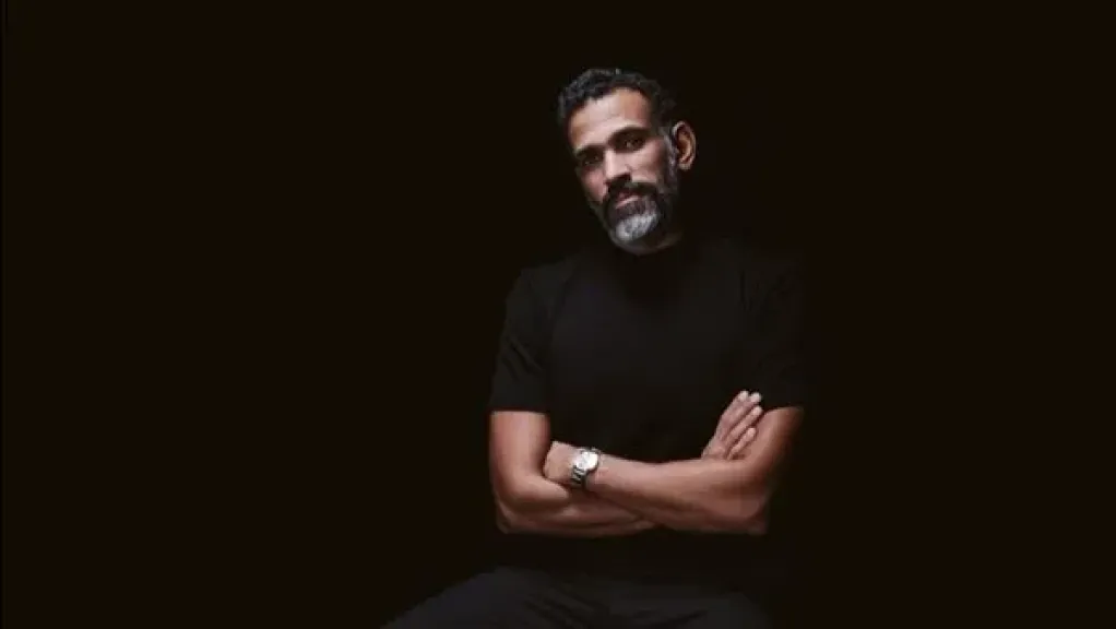 إيهاب عبد الواحد يفاجئ جمهور الهضبة بأغنيتين في ألبوم «حبيتك»