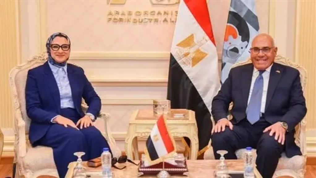رئيس الهيئة العربية للتصنيع يؤكد خلال مباحثاته مع محافظ الوادي الجديد على الاهتمام بالتصنيع