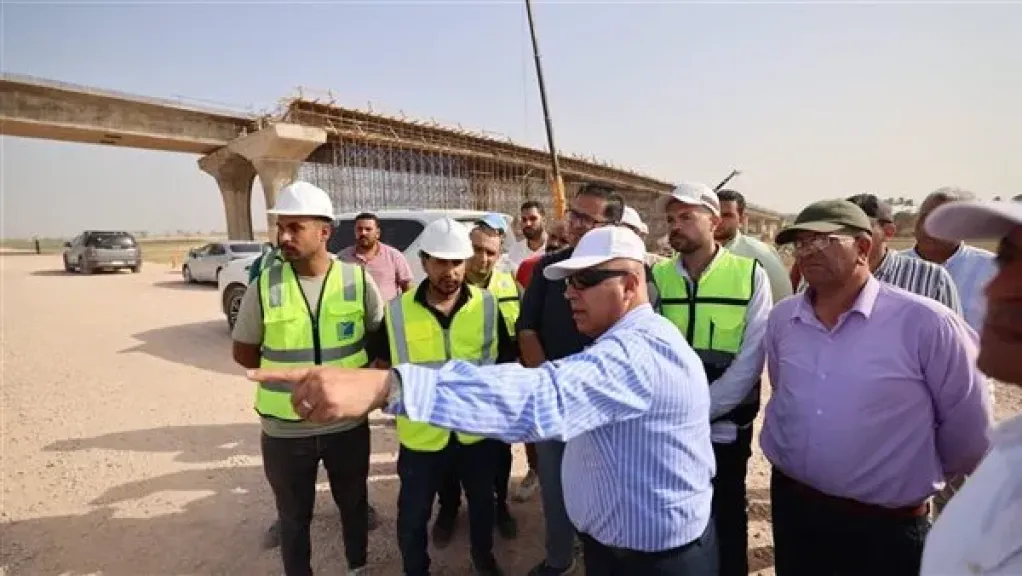 وزير النقل يتفقد مواقع العمل بالخط الأول من شبكة القطار الكهربائي في المسافة من مطروح حتى النوبارية