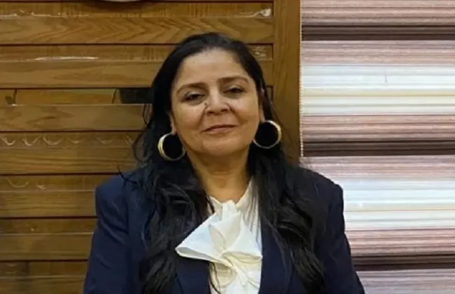 نائبة محافظ القاهرة تتابع إزالة بناء مخالف في حي عين شمس