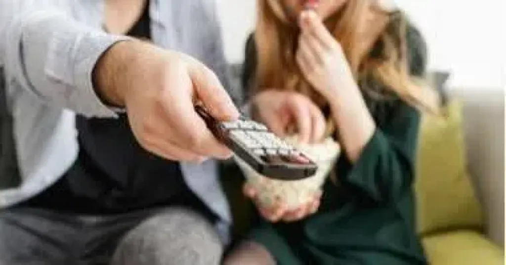 الرجال أكثر تأثرا.. الإفراط في مشاهدة التلفزيون قد يؤدي إلى تلف الدماغ
