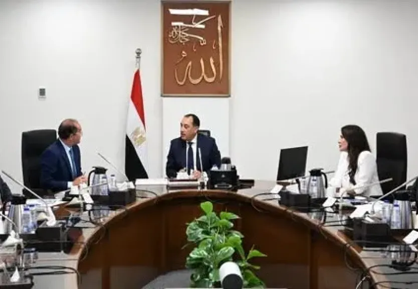 رئيس الوزراء يُتابع ملف تشغيل وصيانة محطات معالجة الصرف الصحي