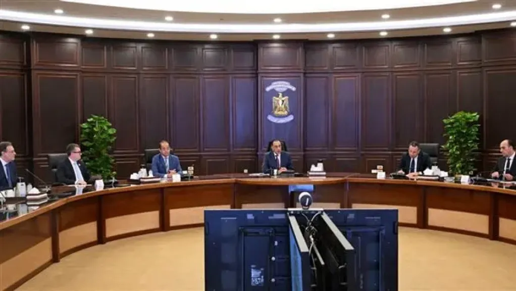 مدبولي يتابع حركة التعيينات الجديدة واختيار القيادات بالجهاز الإداري للدولة