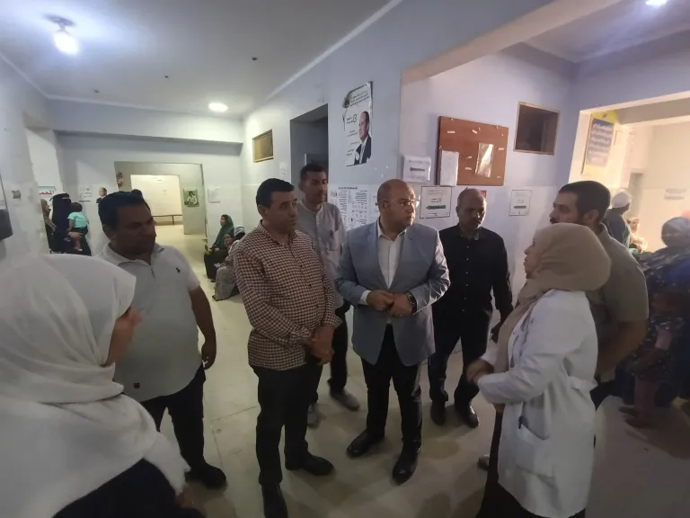 نائب محافظ الجيزة يتفقد الوحدة المحلية بالمنصورية ويتابع الحالة العامة للنظافة