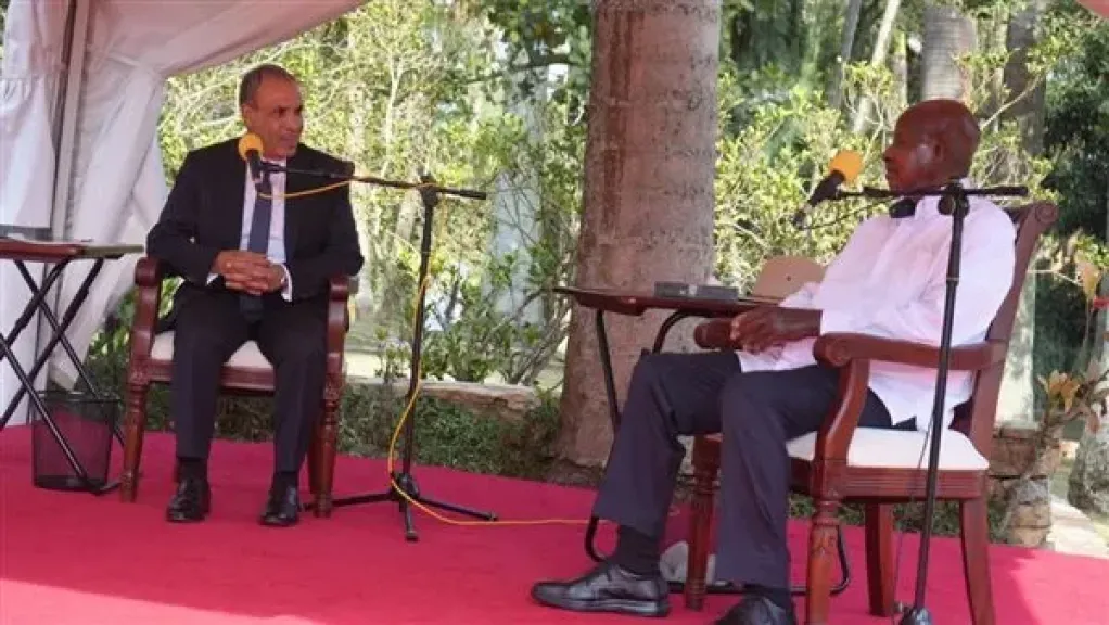 وزير الخارجية يلتقي الرئيس الأوغندي لبحث سبل تعزيز العلاقات الثنائية