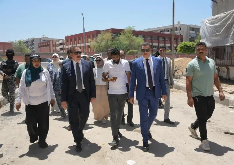 محافظ بورسعيد يتفقد أعمال تطوير شارع الجامعة ومنطقة منخفض التكاليف بمدينة بورفؤاد.. صور
