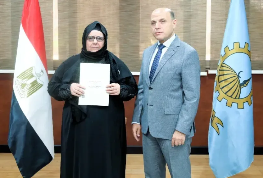 محافظ الغربية يُسلّم 16 عقد تقنين لأراضي أملاك الدولة للمستفيدين