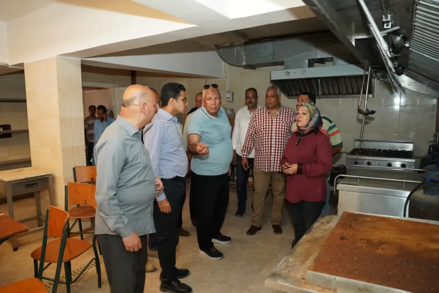 محافظ مطروح يتفقد المركز الاستكشافي للعلوم والتكنولوجيا