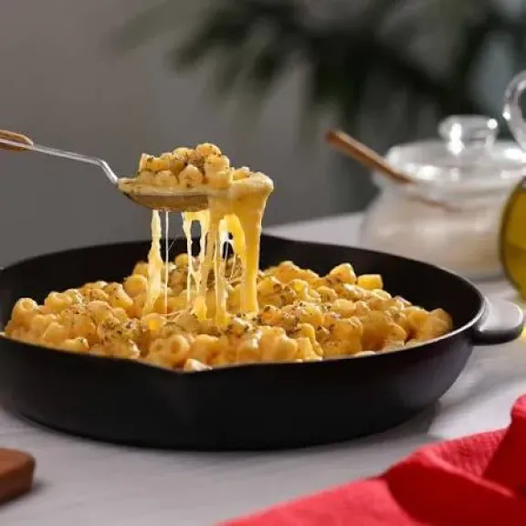 أشهر الأطباق الأمريكية المحببة.. طريقة تحضير الماك آند تشيز