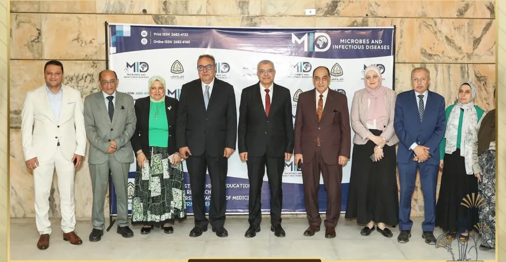 رئيس جامعة الزقازيق يشهد احتفالية دخول مجلة «الأحياء الدقيقة والأمراض المعدية» التصنيف الدولي