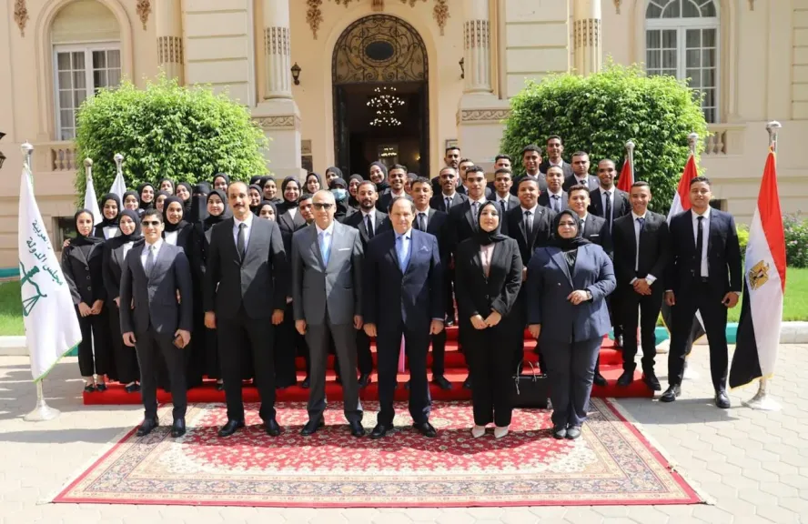 رئيس مجلس الدولة يستقبل وفدًا من طلاب كلية الحقوق بجامعة قنا