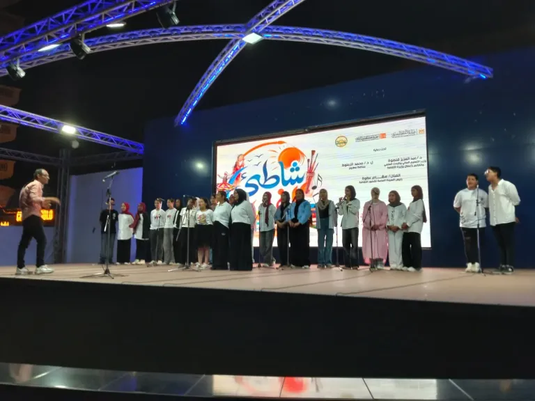 «شاطئ الفن» بمطروح يواصل فعالياته بعروض كورال الطفل وفرقة ملوي للفنون الشعبية