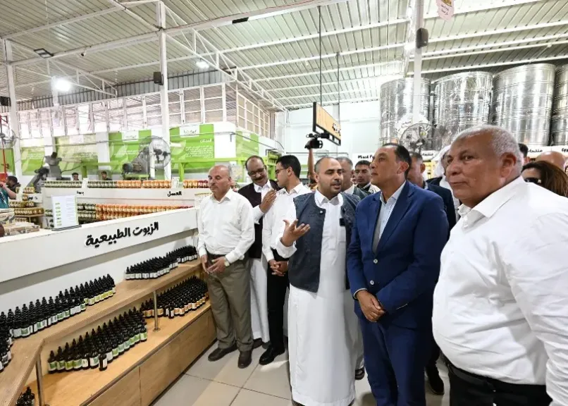 خلال جولته اليوم بمحافظة مطروح.. رئيس الوزراء يتفقد معصرة زيتون ”فيرجينيا” المطورة