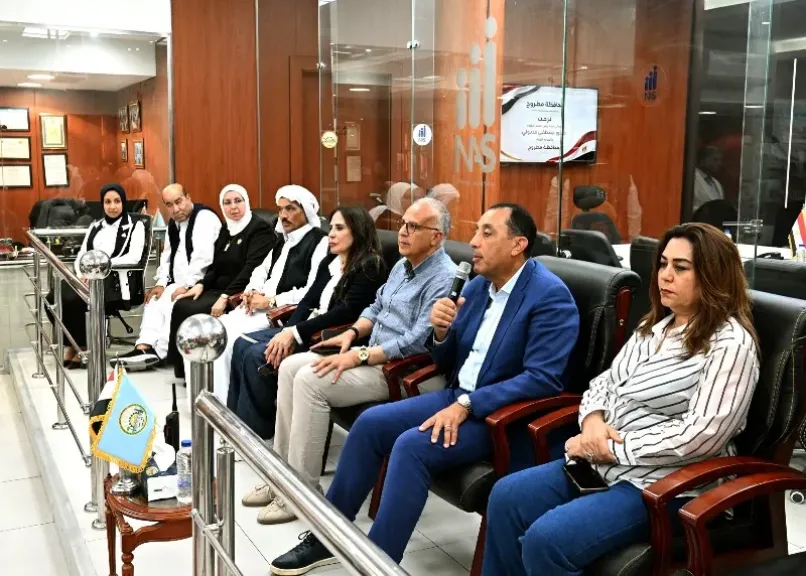 رئيس الوزراء يزور مركز سيطرة الشبكة الوطنية للطوارئ والسلامة العامة في مطروح