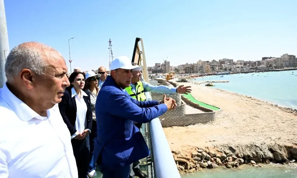 خلال جولته اليوم بمحافظة مطروح.. رئيس الوزراء يفتتح كوبري روميل بعد تطويره.. صور