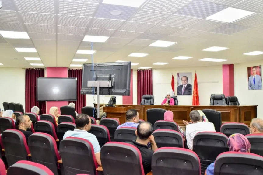 ”تعليم بورسعيد” يبحث استعدادات المدارس الرسمية والمتميزة لغات للعام الدراسي الجديد