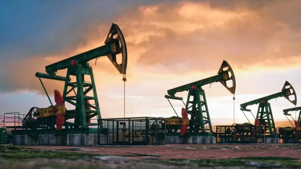 النفط يرتفع مع تزايد الشكوك حول إبرام اتفاق بين أمريكا وإيران