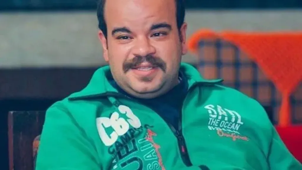 محمد عبدالرحمن يكشف حقيقة التنمر على المرضى النفسيين بمسرحية ”خيال مريض”