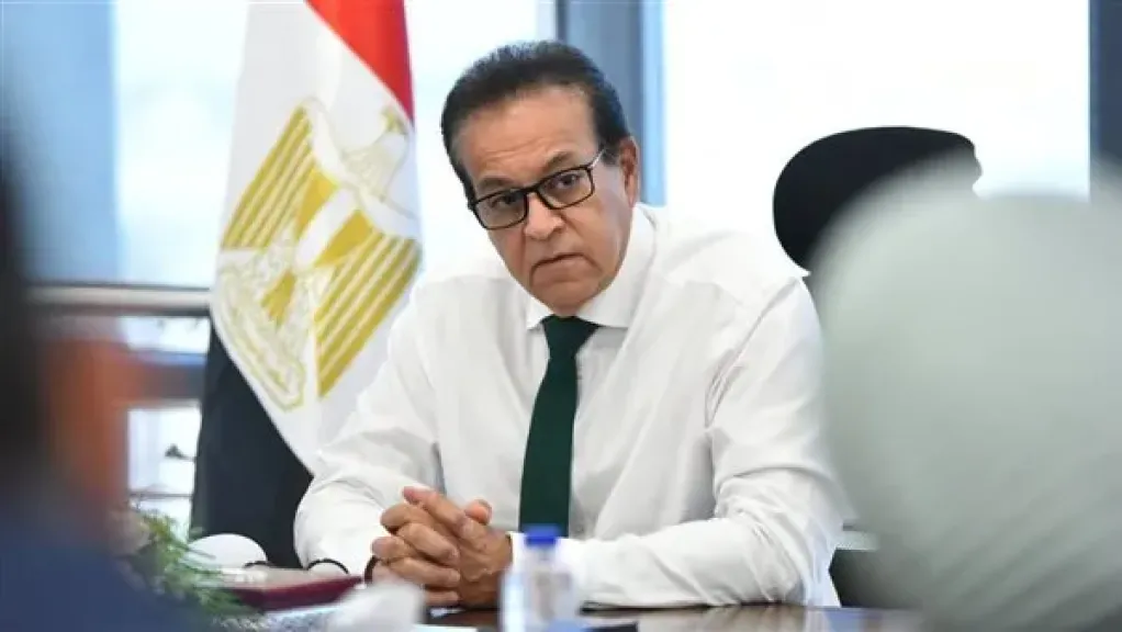 وزير الصحة يبحث مقترح شراكة لإدارة وتشغيل مركز المعايرة والاختبار بمعهد ناصر