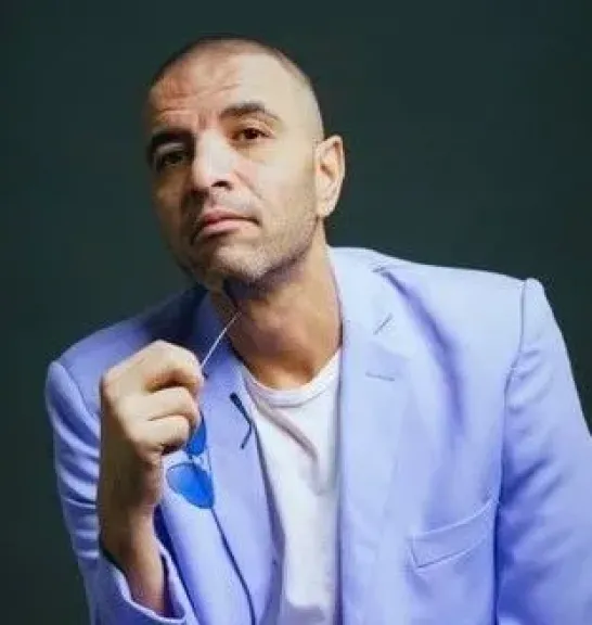 وليد عبد الغني يبدأ تصوير دوره في مسلسل عامل ميت.. ويواصل عرض خيال مريض