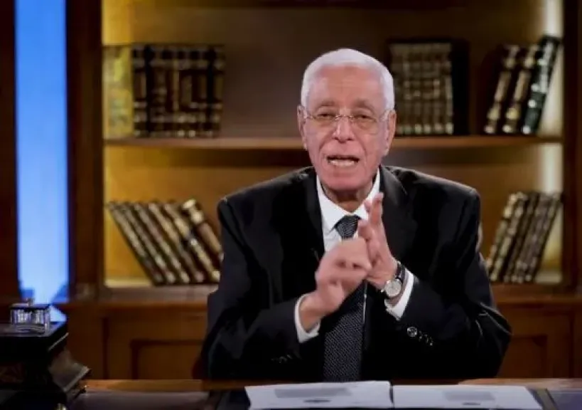حسام موافي يحذر من تناول 4 فيتامينات دون حاجة طبية: خطيرة جدا وتُخزن في الجسم