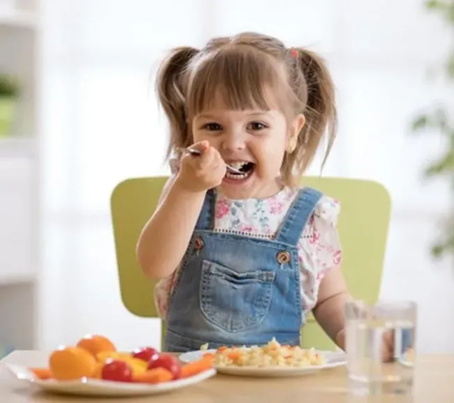 أطعمة تساعد على ترطيب الأطفال خلال موجة الحر.. 4 خيارات غنية بالماء
