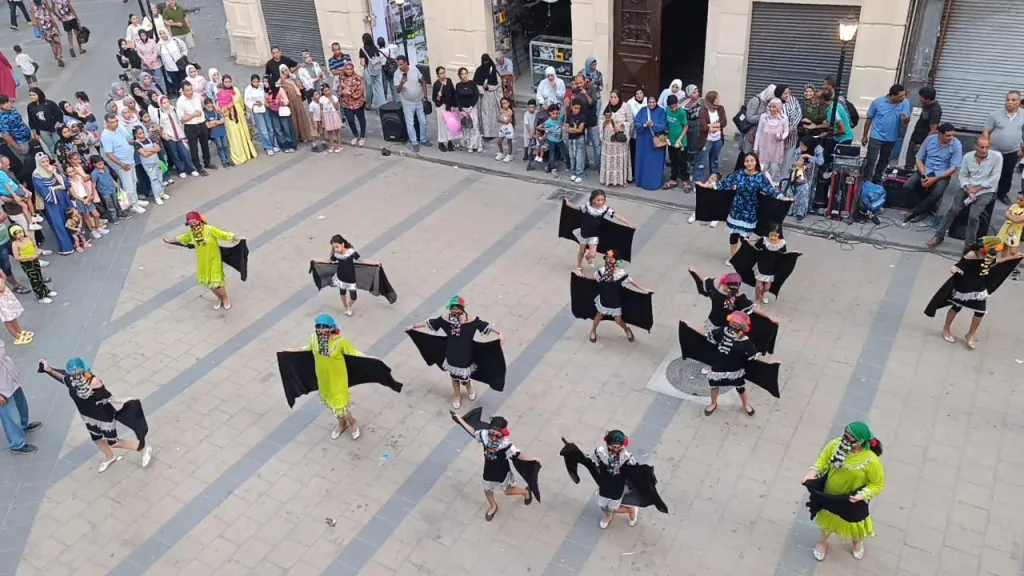 «شارع الفن» يقدم عروضًا موسيقية وفنية متنوعة بشارع الحضارات في الإسكندرية