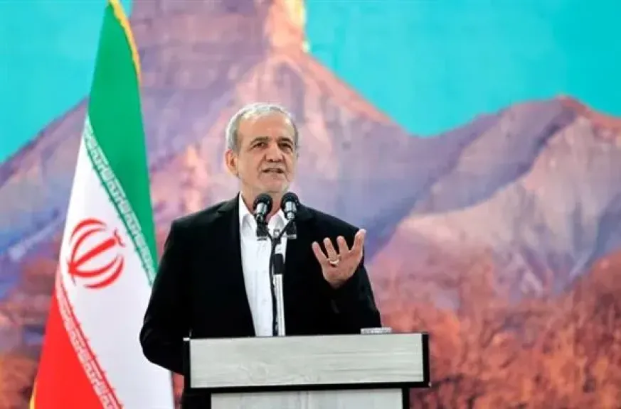 الرئيس الإيراني: لدينا مشاكل كثيرة في البلاد ونرحب بمن يستطيع حلها