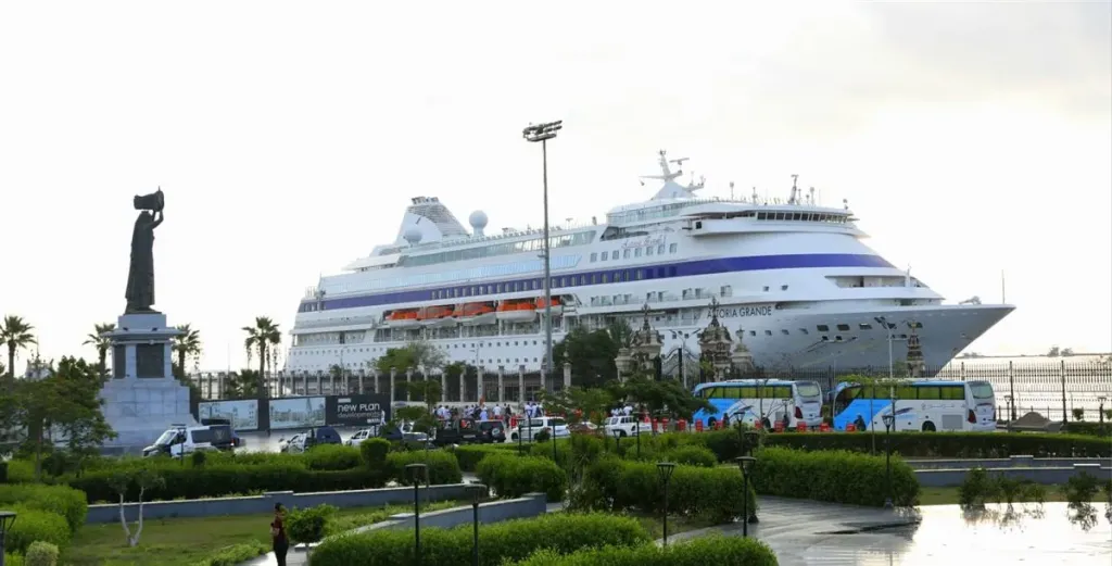 ميناء غرب بورسعيد يستقبل السفينة السياحية «ASTORIA GRANDE»