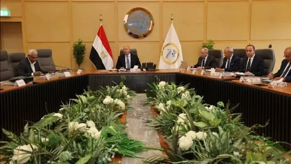 وزير النقل يتابع نتائج 4 سنوات من إعادة الهيكلة والتطوير للشركة القابضة للنقل البحري والبري