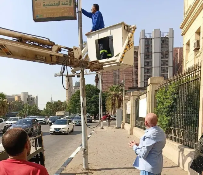 حملات مكثفة لرفع الاشغالات ورفع كفاءة الإنارة بحي السيدة زينب
