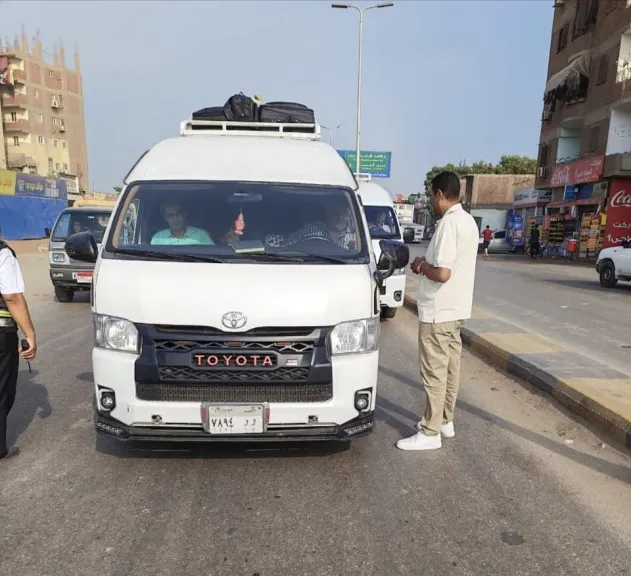 الجيزة تدعم خطوط السرفيس بـ20 رخصة جديدة وتضبط 1672 مخالفة بخطوط السير