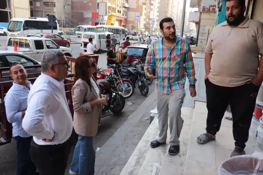 حملة توعية لأصحاب المحال بالجيزة بإجراءات الترخيص وتوفيق الأوضاع.. صور