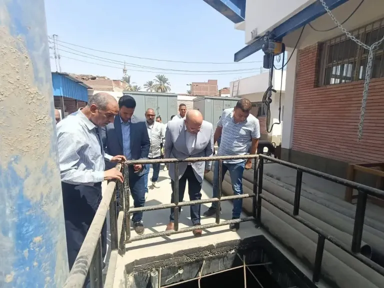 نائب محافظ الجيزة يتابع تنفيذ مشروع الصرف الصحي بزاوية دهشور في البدرشين