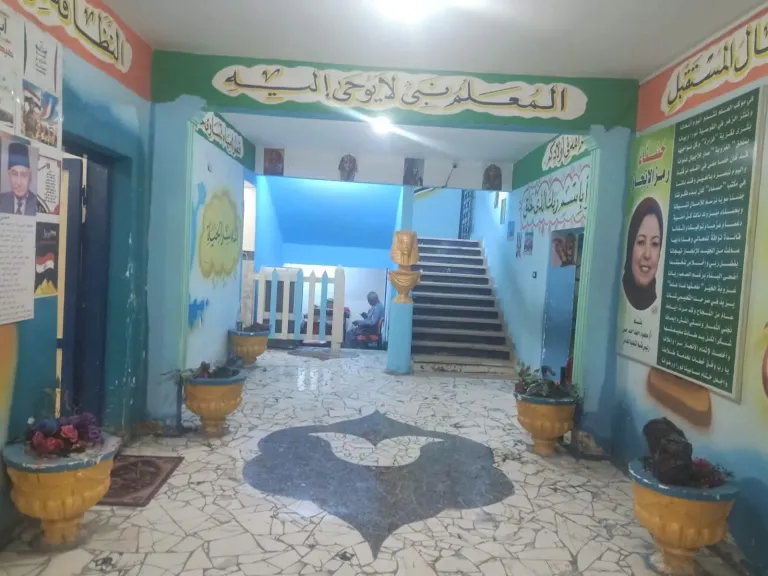 استعدادا للعام الدراسي الجديد.. مراجعة إجراءات السلامة والمرافق بمدارس أسيوط واستمرار التشجير