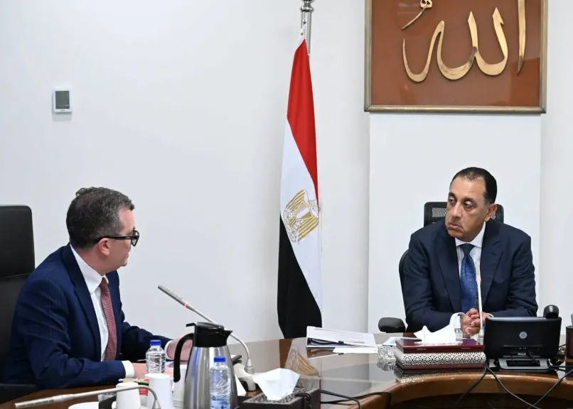 رئيس الوزراء يتابع مع وزير التخطيط عددا من ملفات العمل